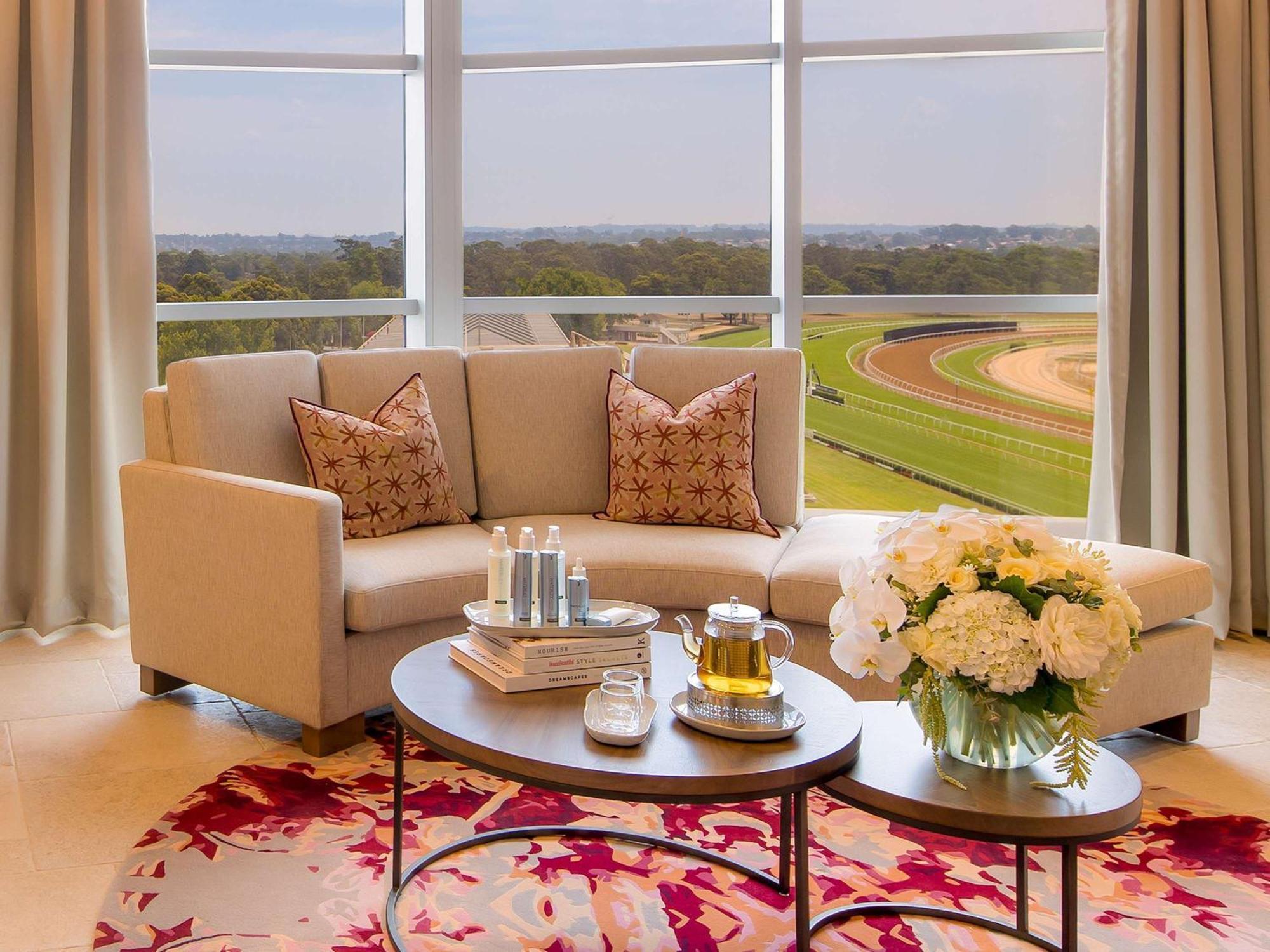 The William Inglis Mgallery Warwick Farm Extérieur photo A view of the Meydan Grandstand from the Meydan Hotel